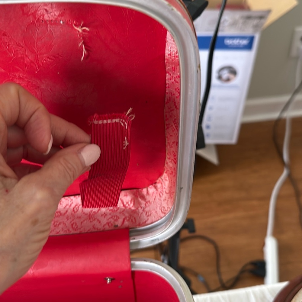 Sears Feather lite Vintage Red Travel Case - Picture 5 of 12